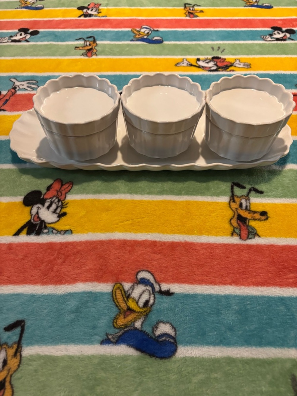 White Ceramic Ramekin Trio with Scalloped Tray desert cups